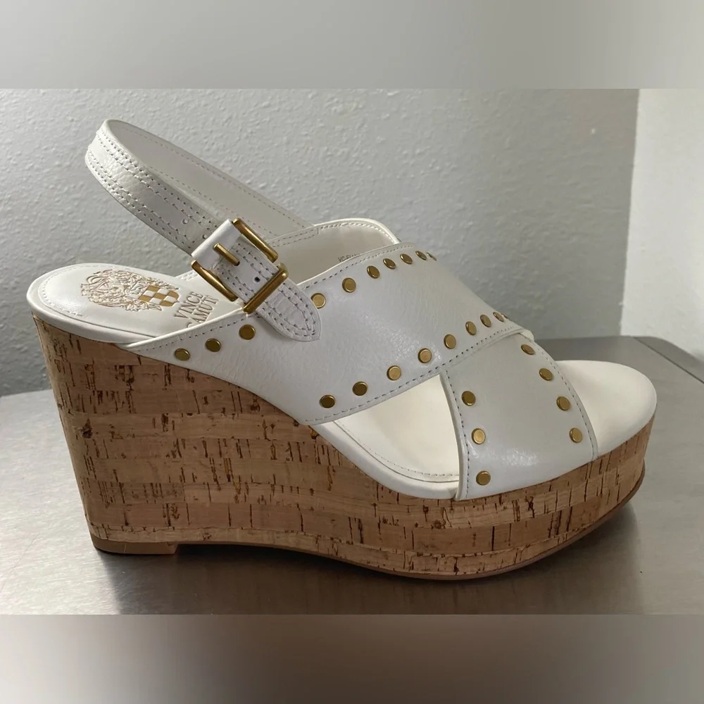 VINCE CAMUTO..WOMENS WHITE LEATHER CORK WEDGE SANDALS WITH GOLD STUDS